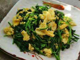 A picture of finished frid_egg_with_spinat